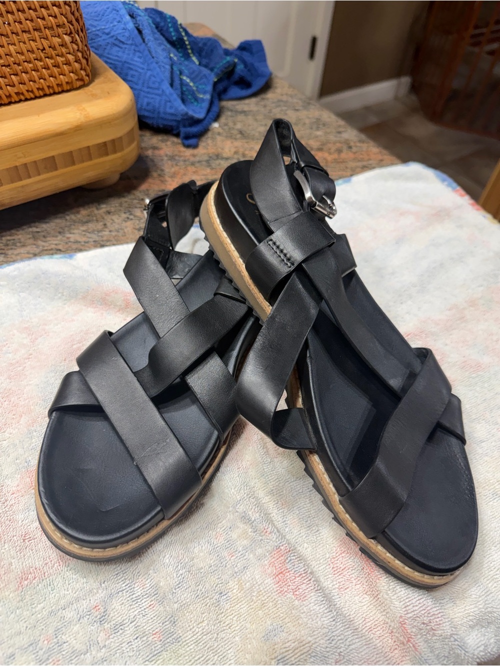 Sofft Black Leather Cross-Strap Women's Sandals